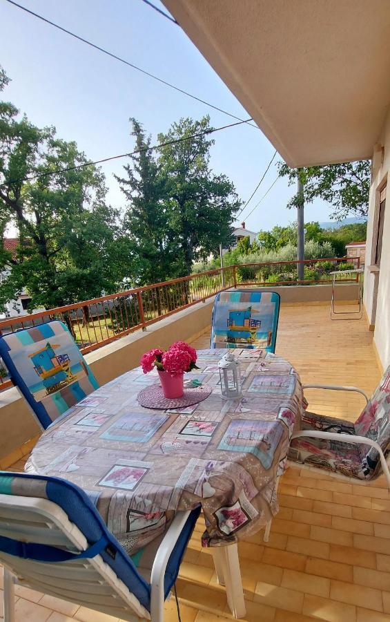Apartment Luka Dobrinj ภายนอก รูปภาพ