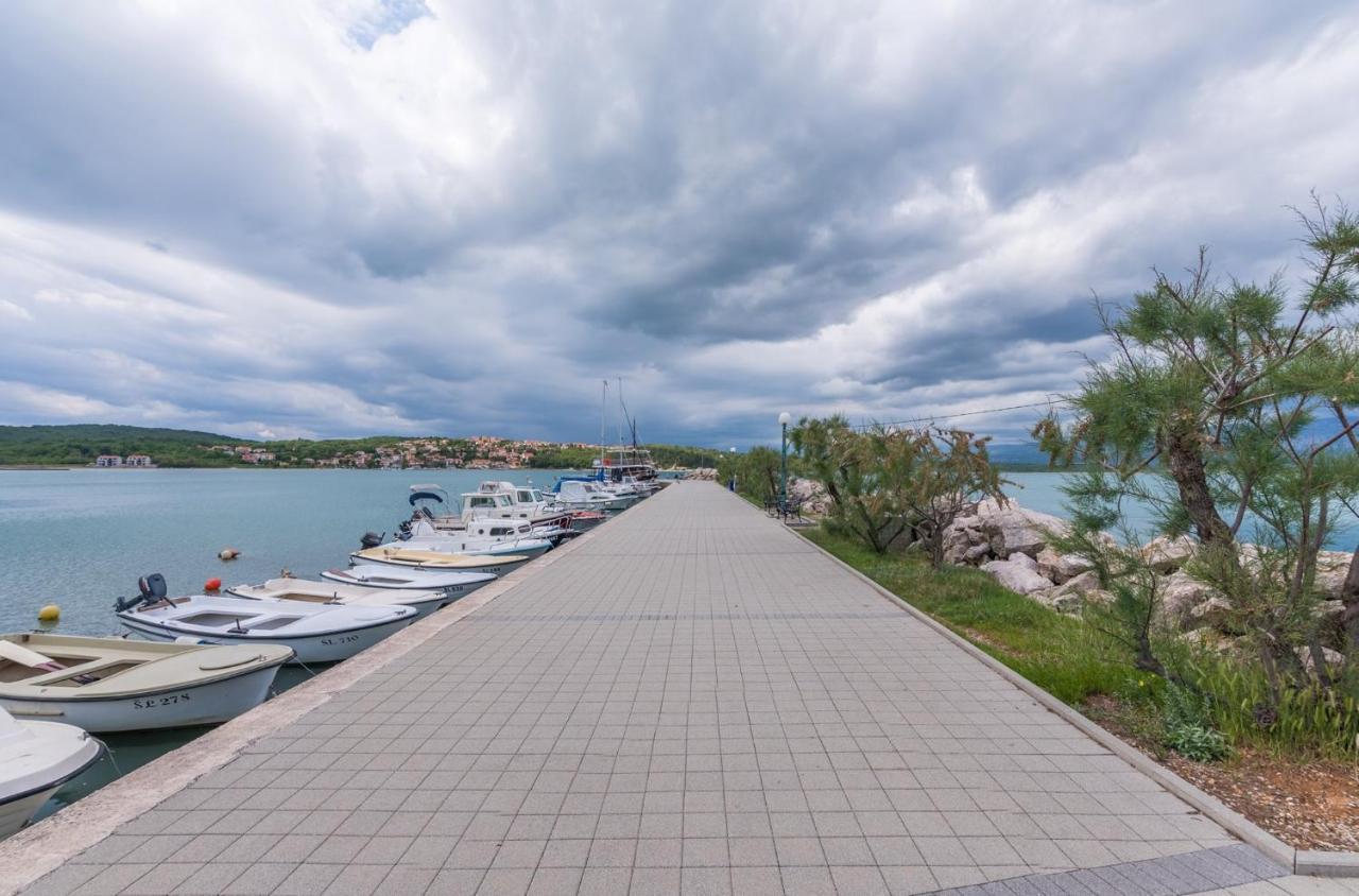 Apartment Luka Dobrinj ภายนอก รูปภาพ
